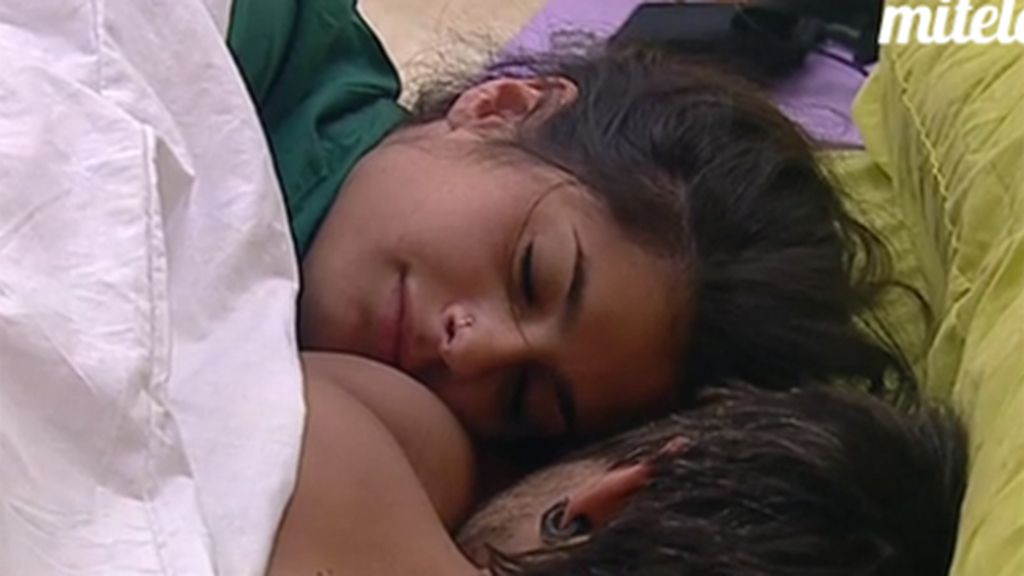 Besos y arrumacos en la cama