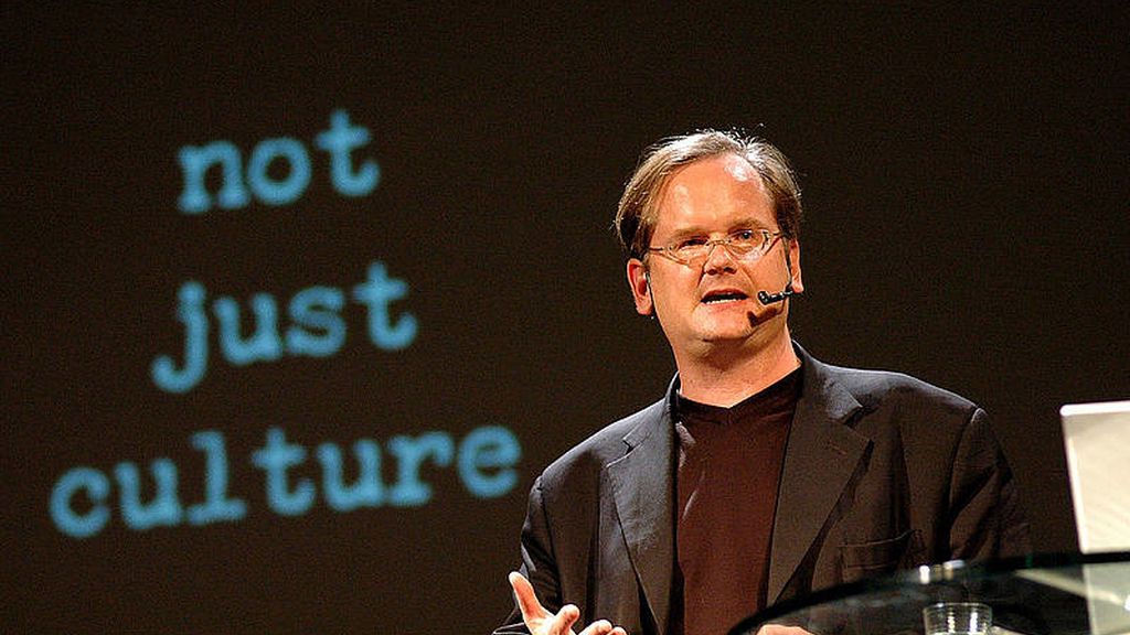 el creador de Creative Commons, Lawrence Lessig, insta a probar otros modelos para ver cuál es el que funciona.
