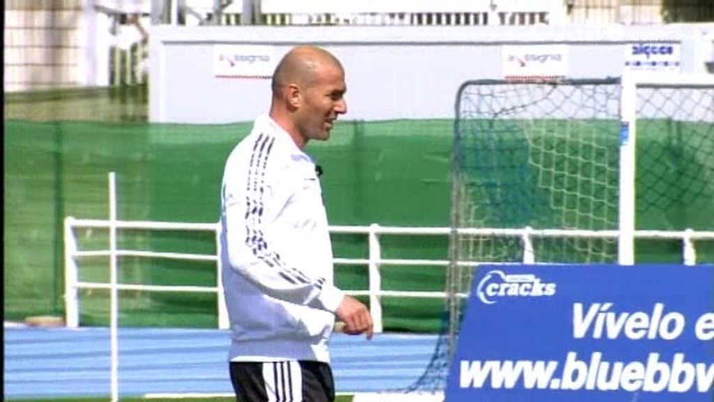 Enzo y Zidane entrenan junto a los jugadores