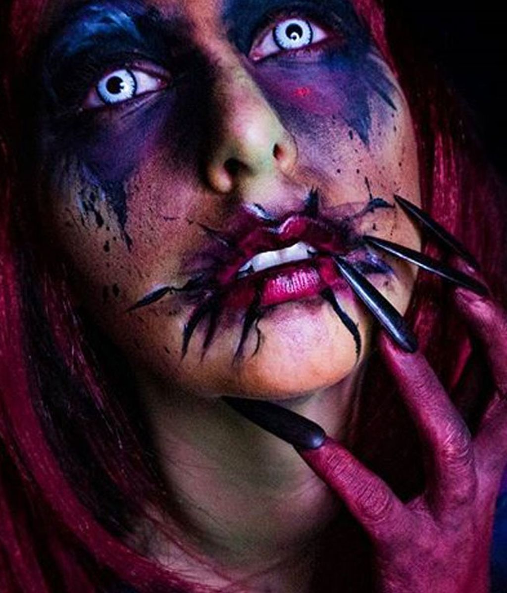 Andrea de la Ossa se convierte en los monstruos con los que nunca querrías soñar