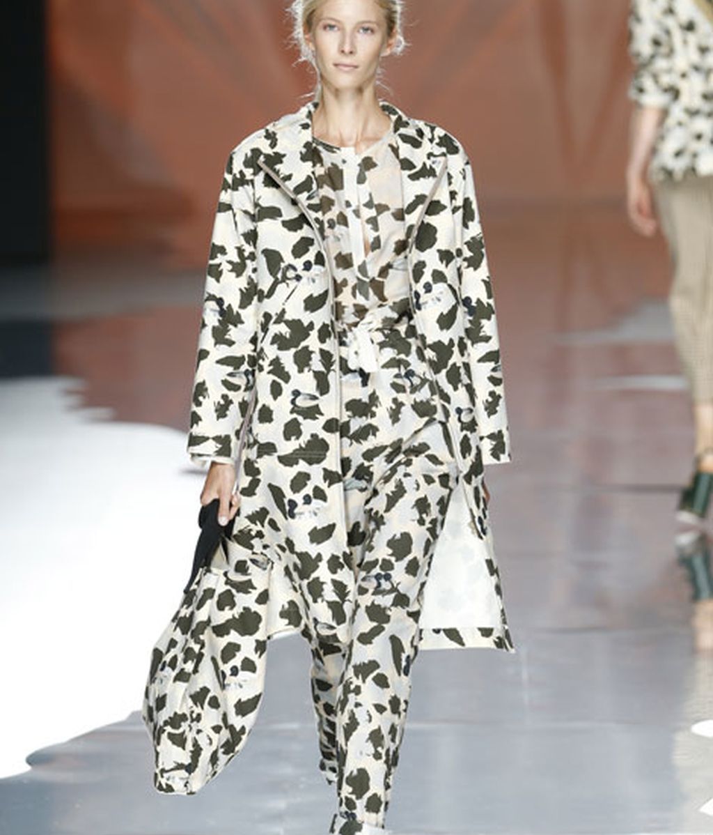 Siluetas fluidas y prints marineros