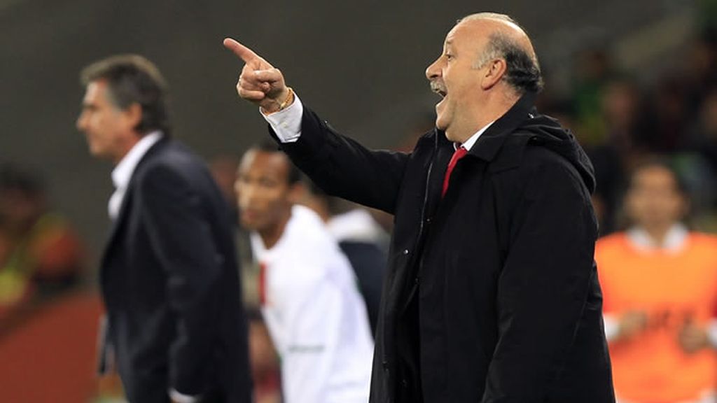 Del Bosque dando instrucciones