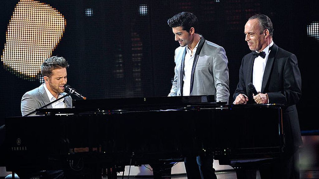 Pablo Alborán canta con Pau y Jorge