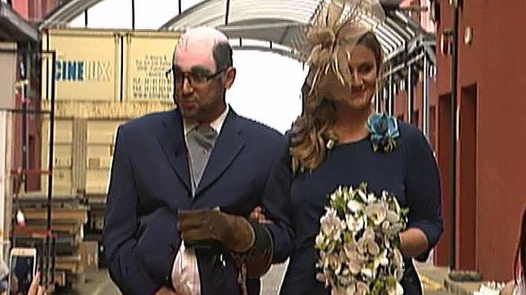 Hernández y Carlota 'contraen matrimonio' como si del DJ y su novia se tratara