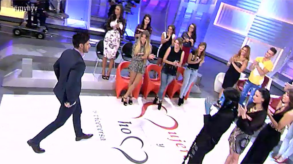 Emma: "Estás raro, pero estás guapo"