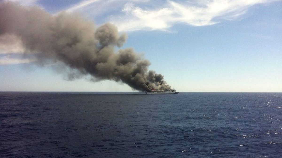 Evacuado por un incendio un ferry de la ruta Palma-Valencia