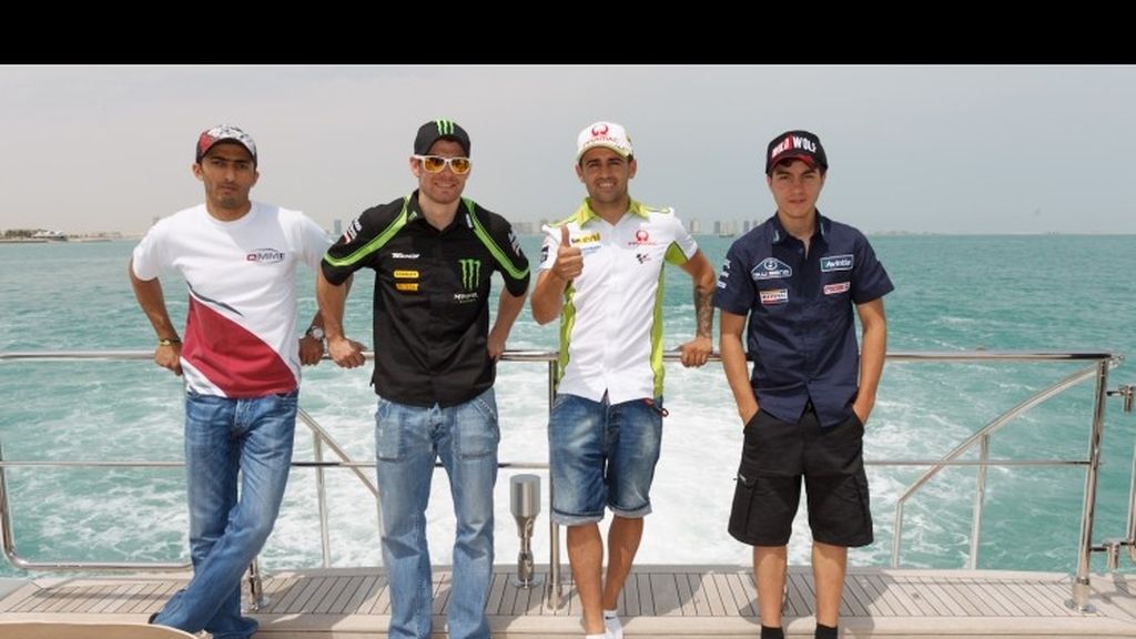 Al Malki, Crutchlow, Barbera y Viñales, de excursión por la bahía de Doha