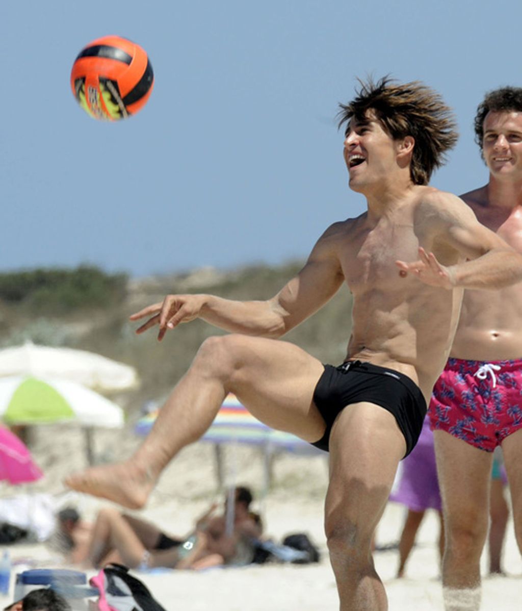 Bojan anhela volver a jugar con España... tomando el sol en buena compañía