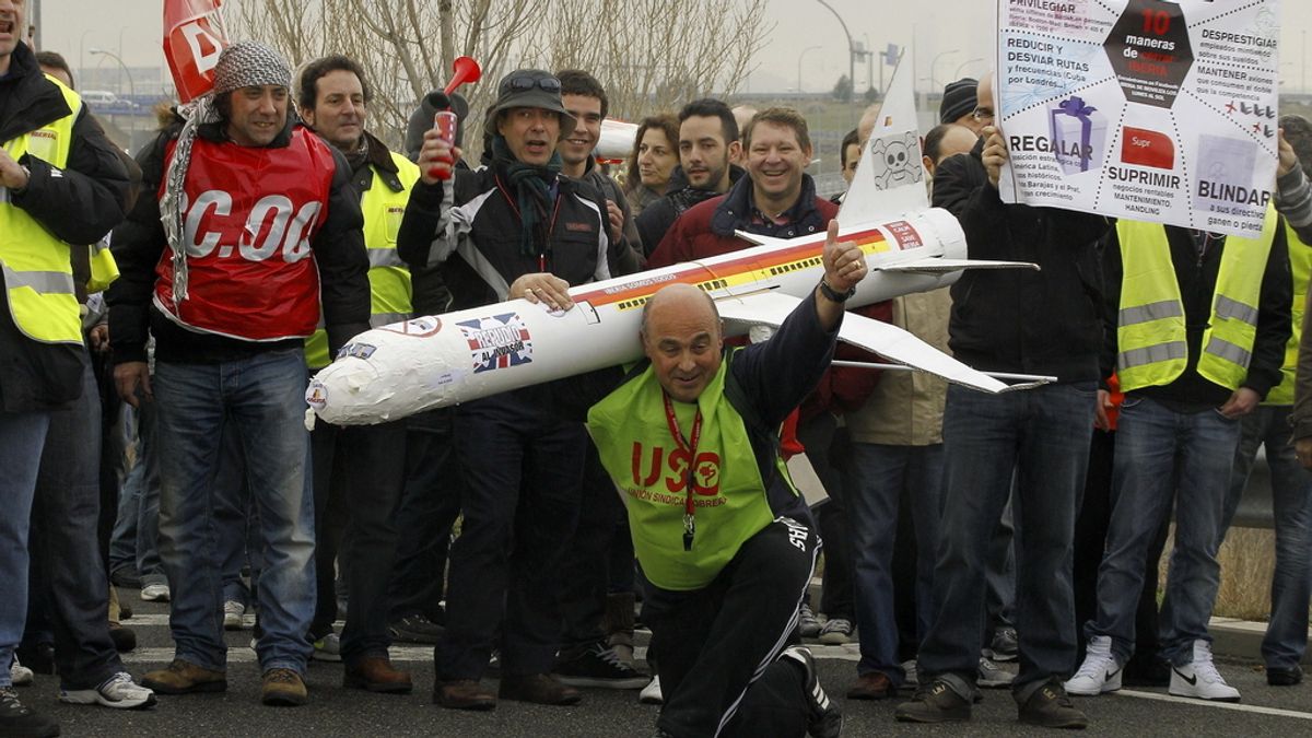 Trabajadores de Iberia protestan en el madrileño aeropuerto de Barajas