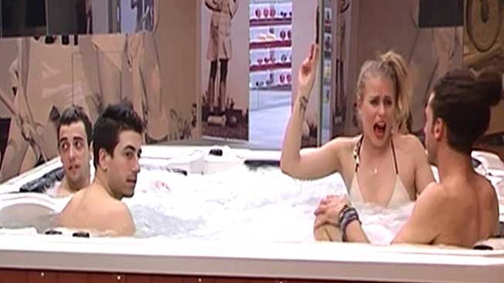 Los concursantes tienen albornoces customizados a lo 'GH'