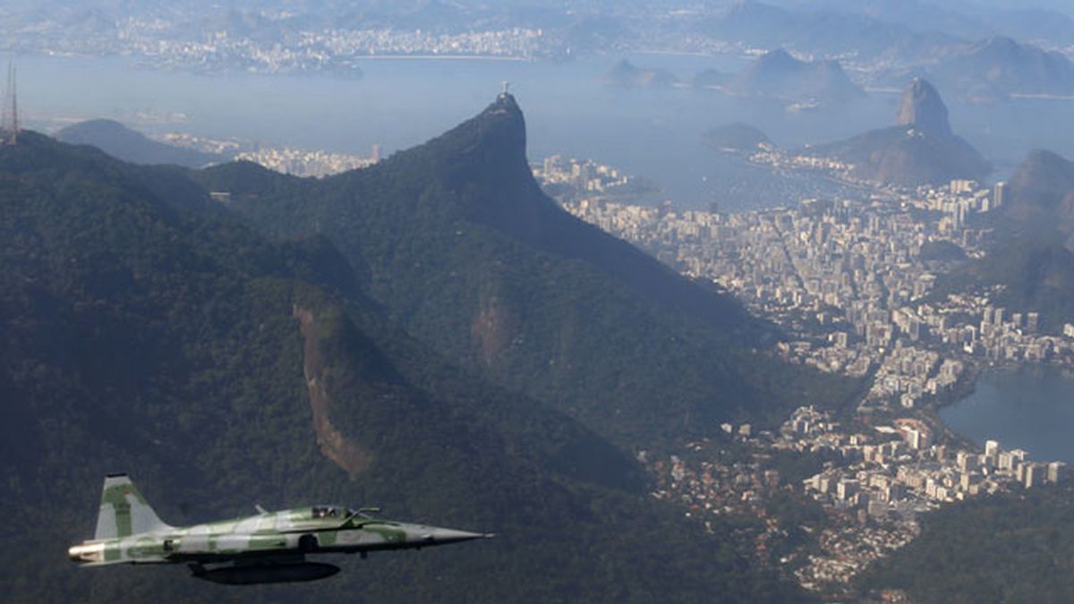 Avión del ejército en Río de Janeiro