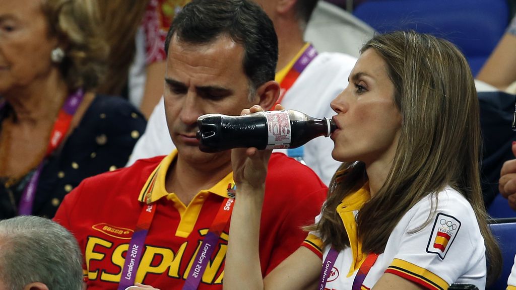 Los príncipes apoyando a la selección de baloncesto
