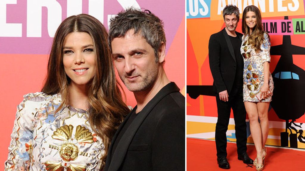 Juana Acosta de lo looks más originales junto con su pareja Ernesto Alterio