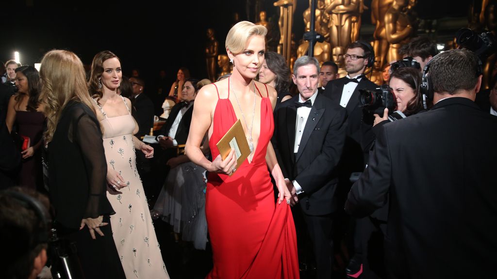 Emily Blunt y Charlize Theron deslumbraron durante la ceremonia