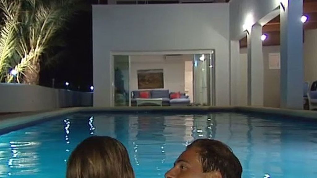 Al príncipe se le pasa el enfado con los besos de sus princesas