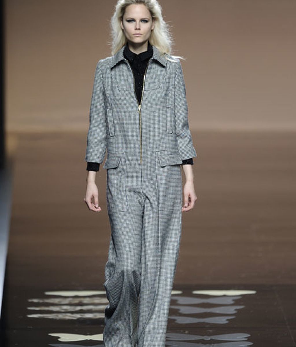 Ailanto: flores y mariposas en otoño