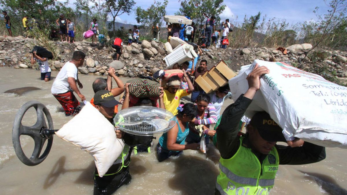 Venezuela expulsa a los colombianos tras el cierre de la frontera
