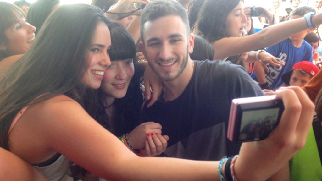 Locura absoluta a la llegada a Vitoria