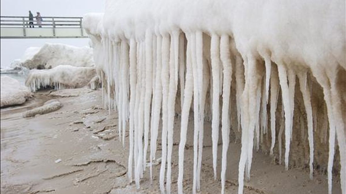 Vista de formaciones de hielo junto a un embarcadero en Koserow, en una playa de la isla de Usedom (Alemania). EFE/Archivo Vista de formaciones de hielo junto a un embarcadero en Koserow, en una playa de la isla de Usedom (Alemania). EFE/Archivo