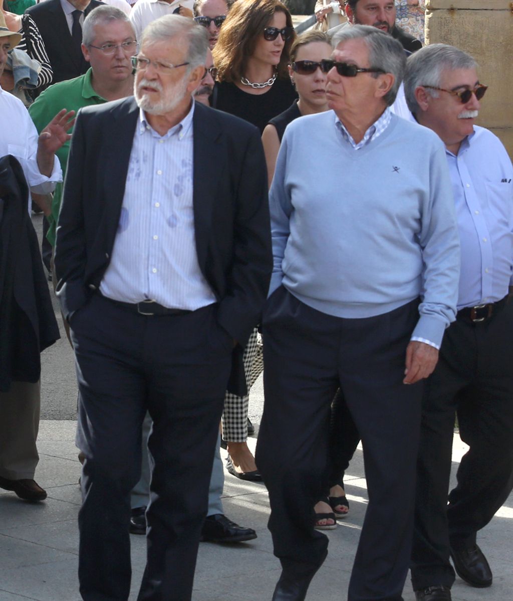 Sus compañeros de partido y amigos arropan a la familia