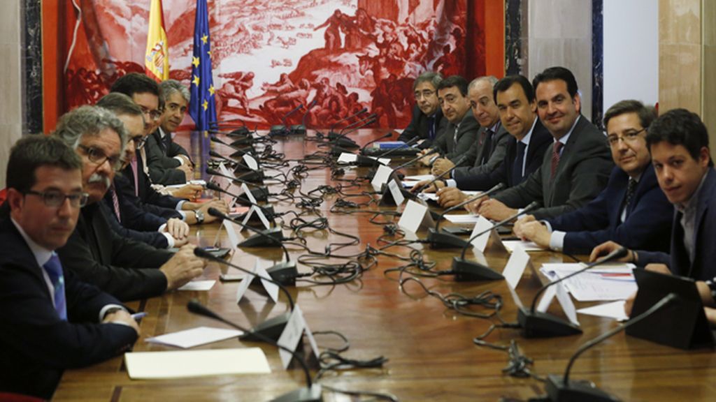 Reunión de los partidos políticos en el Congreso para intentar recortar el gasto de la campaña electoral
