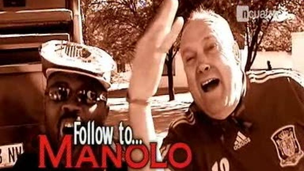 Manolo el del Bombo aprende el idioma