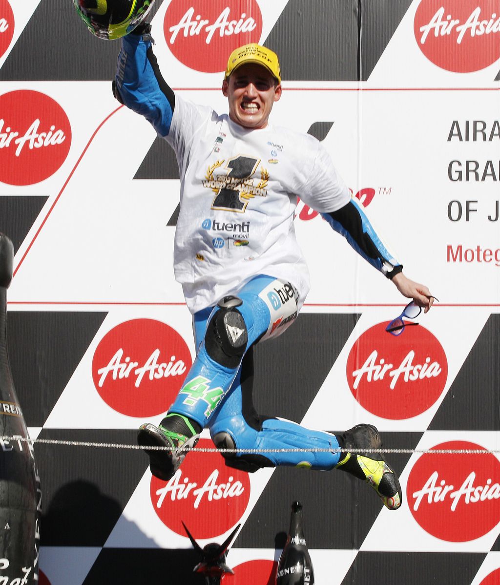 La felicidad de Pol Espargaró, campeón del mundo de Moto2