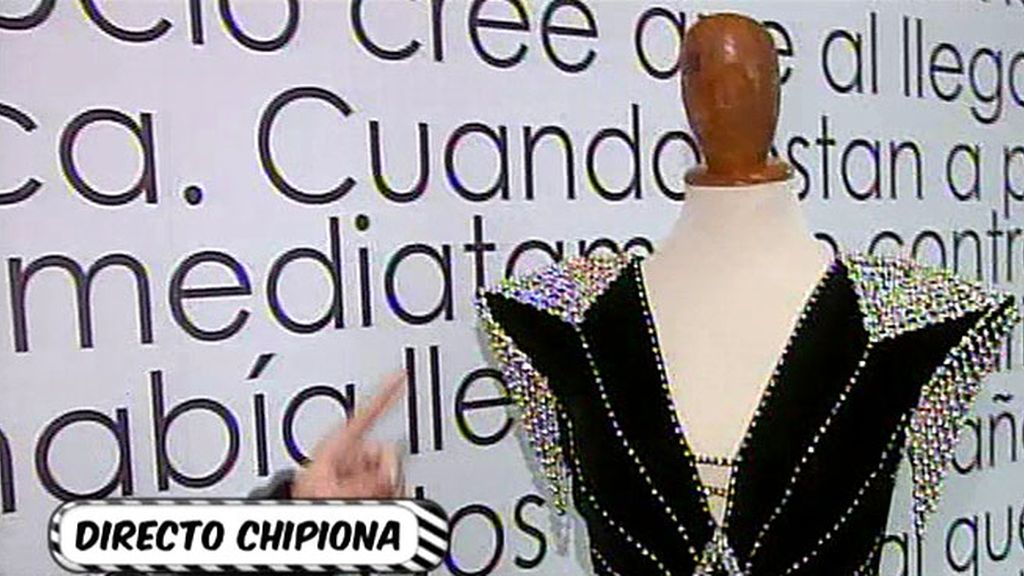 La biografía de la cantante, escrita en una inmesa pared