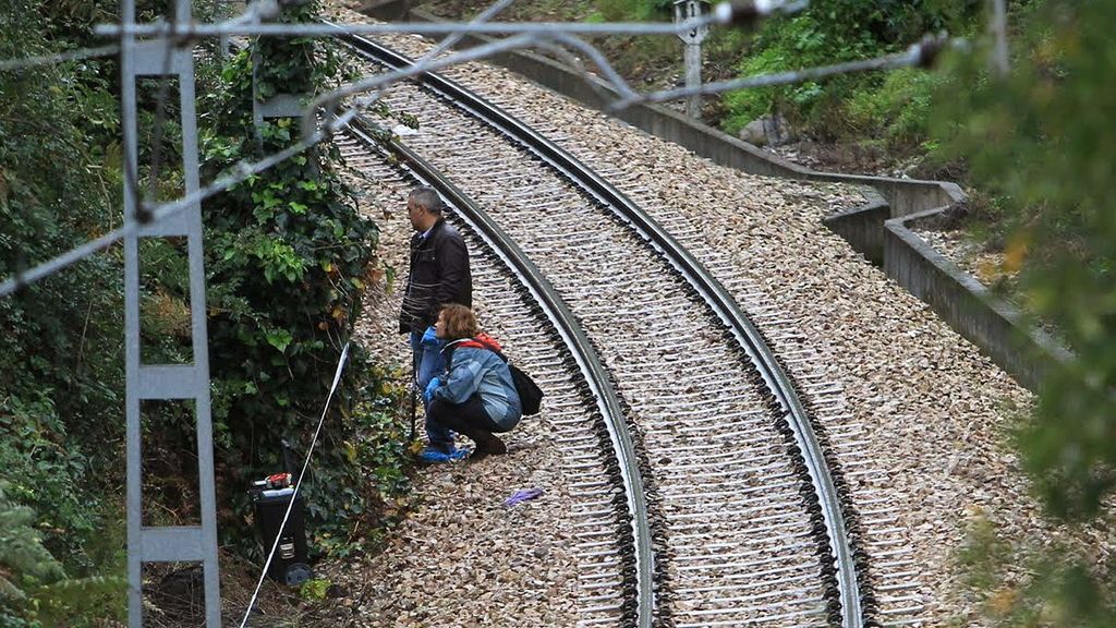 Hallan el cuerpo de un bebé dentro de una maleta en las vías del tren a las afueras de Oviedo