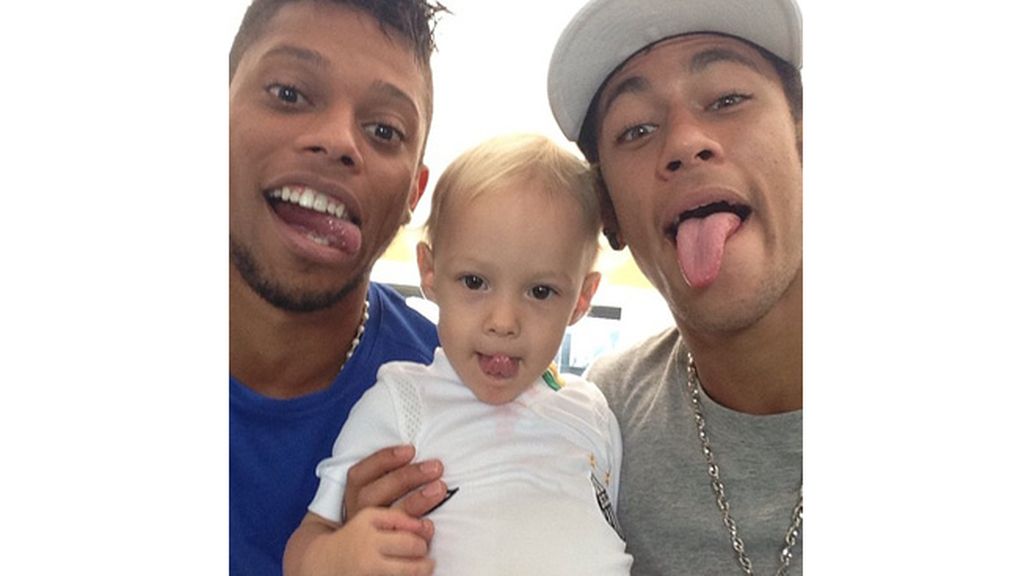 Neymar, su hijo y su hermano