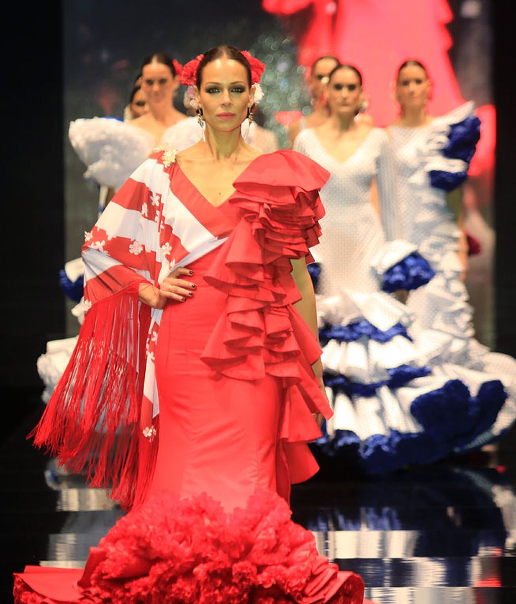 Ha desfilado con varios trajes de flamenca en la pasarela Simof (Sevilla)