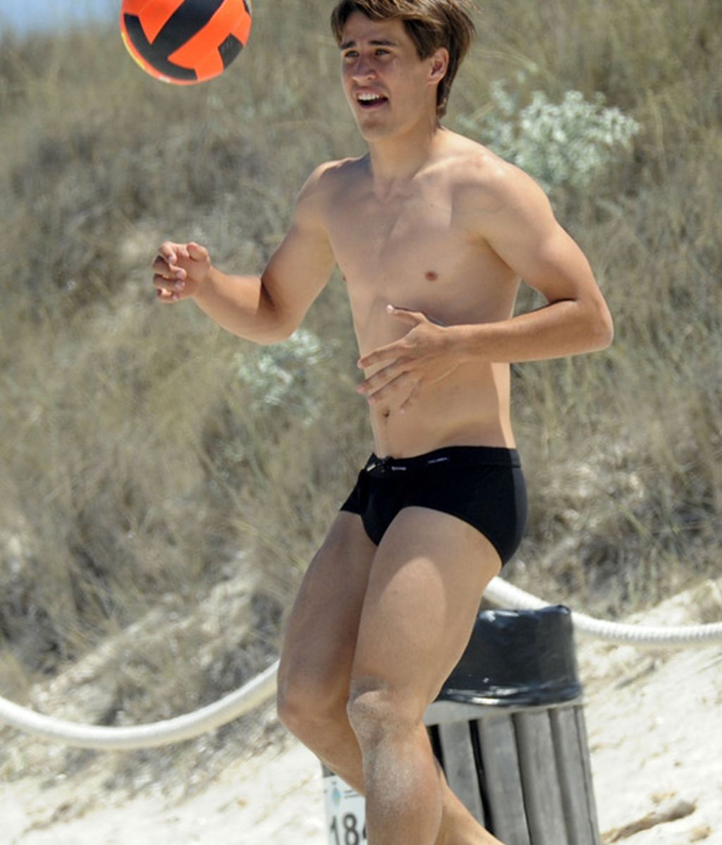 Bojan anhela volver a jugar con España... tomando el sol en buena compañía