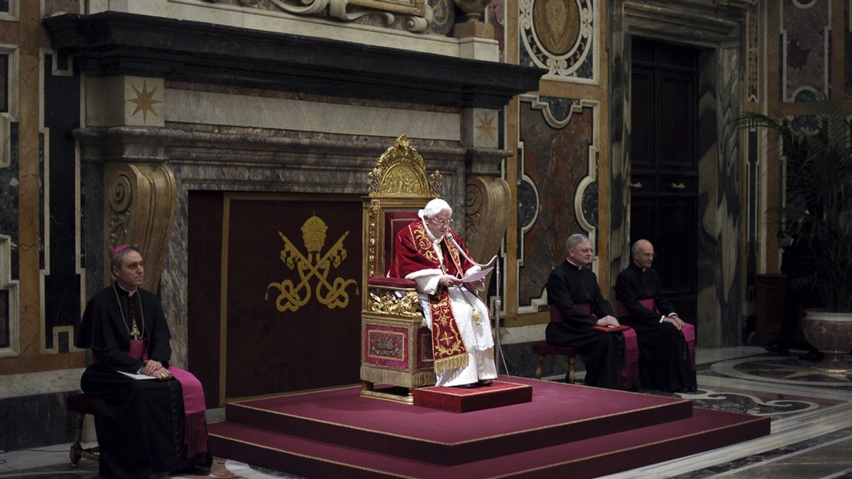 Benedicto XVI se despide de los Cardenales