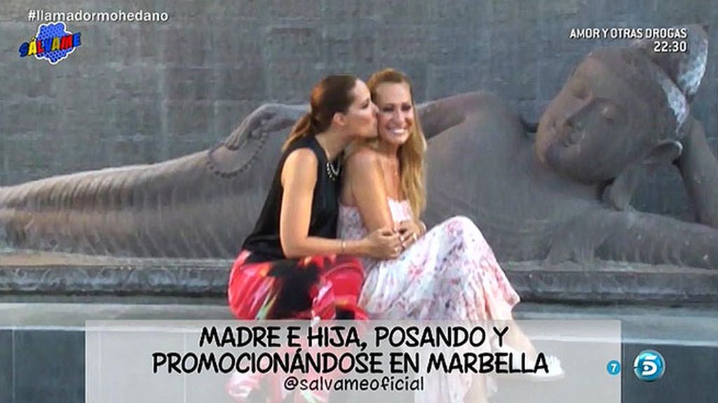 Madre e hija posan en Marbella