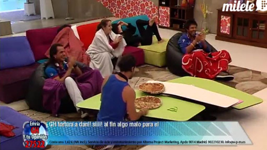 Tarde de tele y pizzas