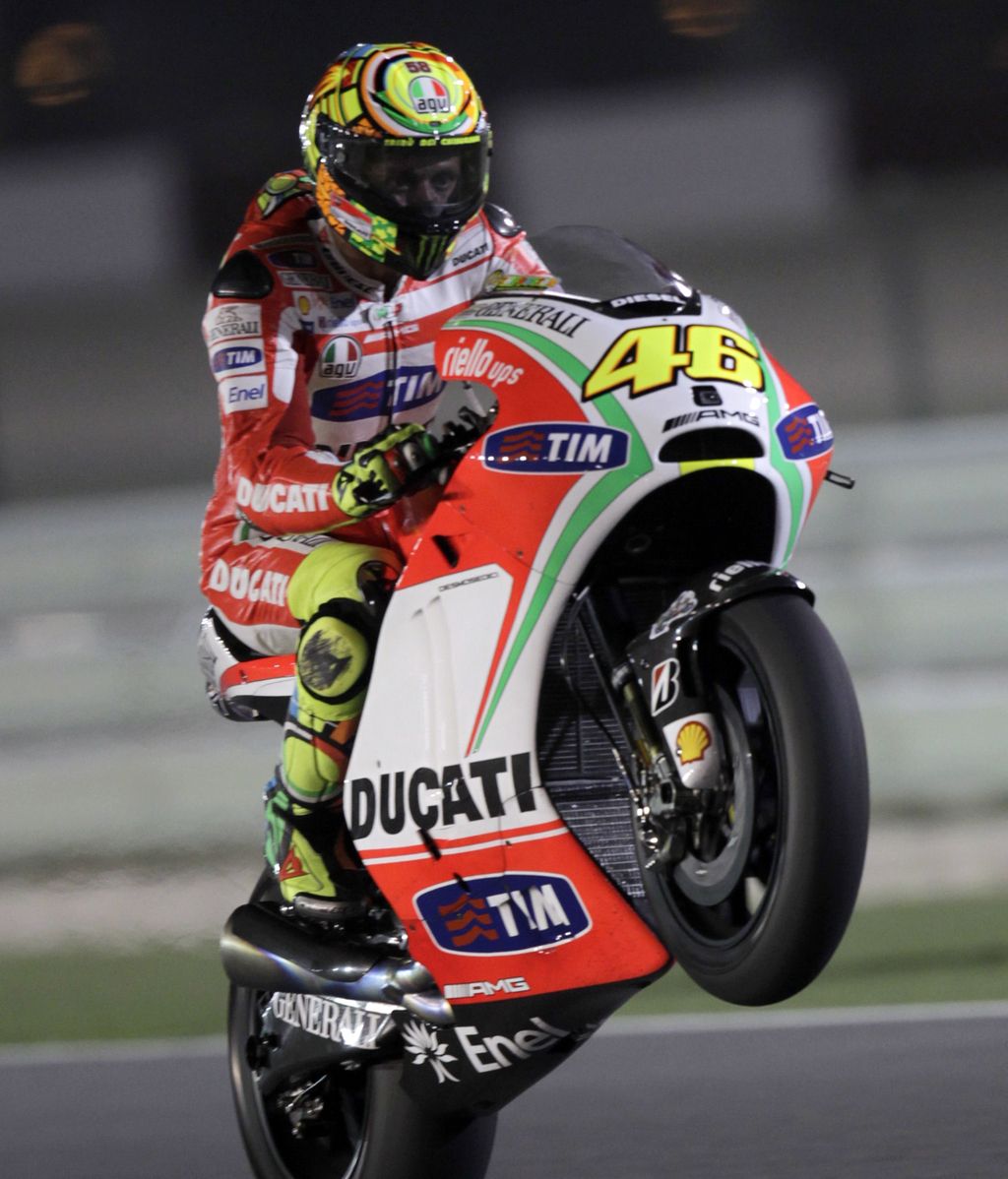 Rossi haciendo un caballito