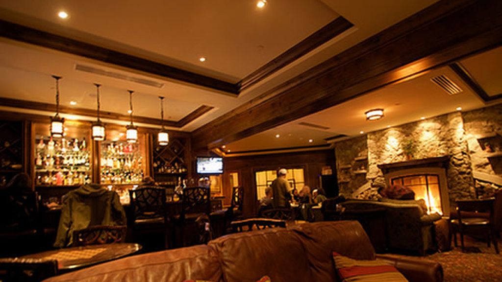 Uno de los atractivos de Aspen son sus rústicos bares de madera y pizarra, ideales para relajarse después de una agotadora sesión de esquí