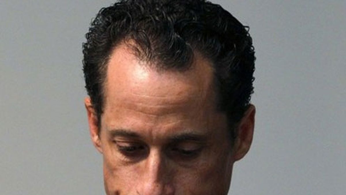 Anthony Weiner, durante el anuncio de su dimisión