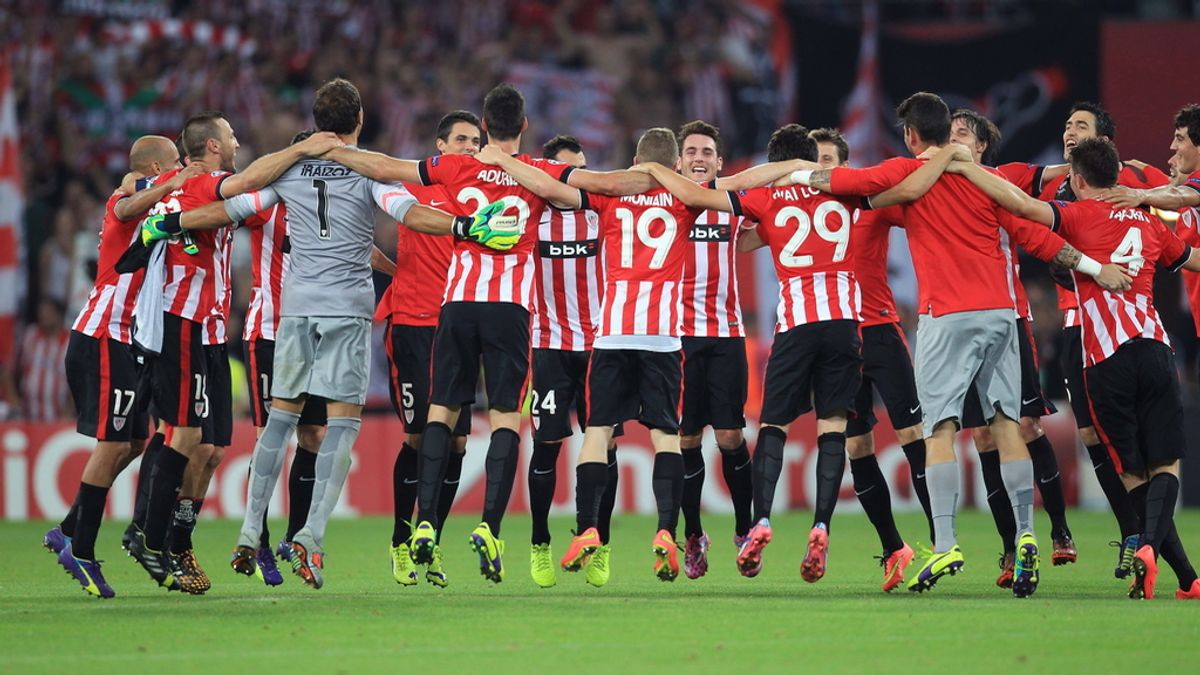 Los jugadores del Athletic de Bilbao celebran la clasificación del equipo para la Liga de Campeones