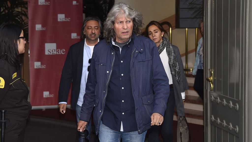 José Mercé asiste a la capilla ardiente