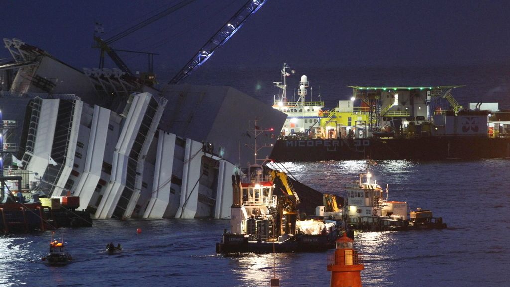 Los trabajos de rotación del 'Costa Concordia'
