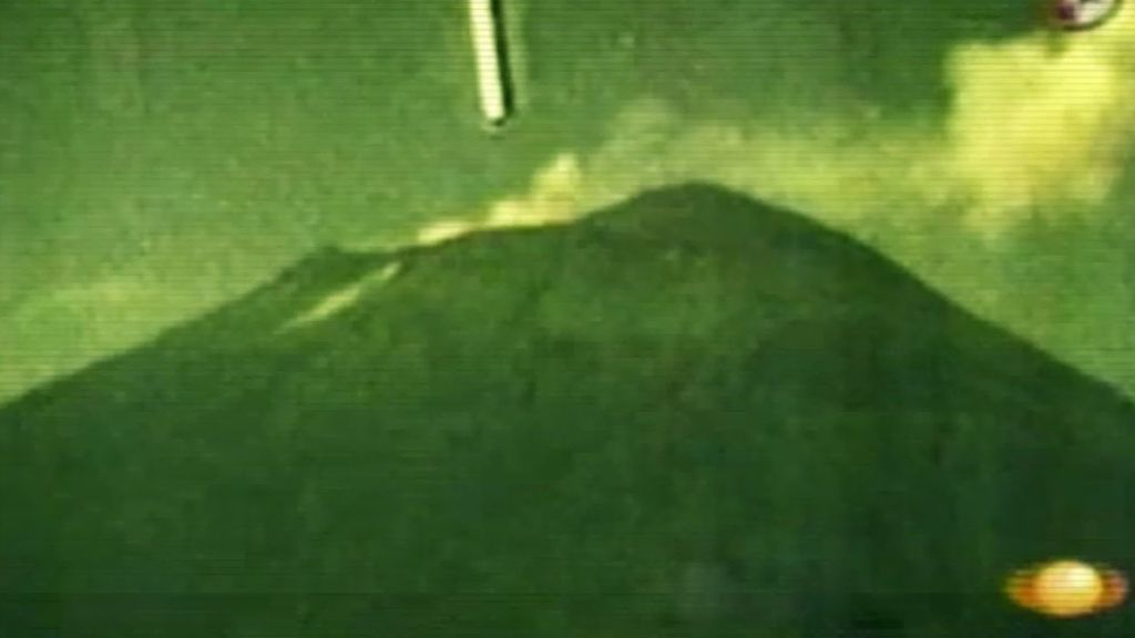 Extrañísimo objeto luminoso adentrándose en un volcán en México