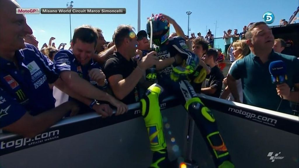 Rossi logra su victoria más deseada en Misano