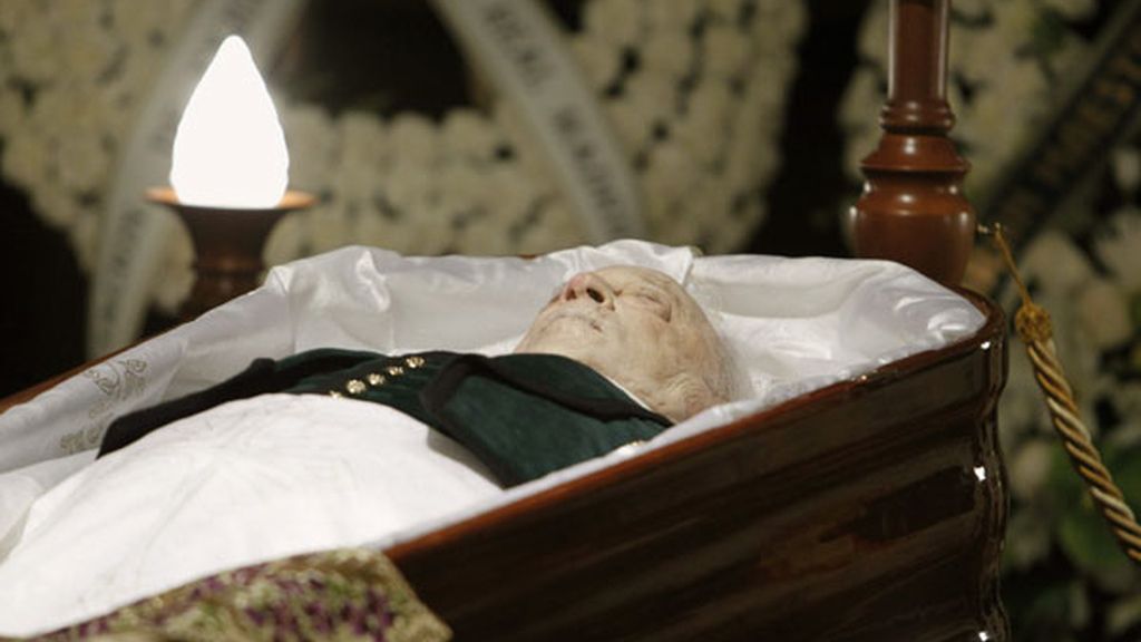 La capilla ardiente de Antonio Chenel, 'Antoñete' se ha instalado en la plaza de Las Ventas madrileña.