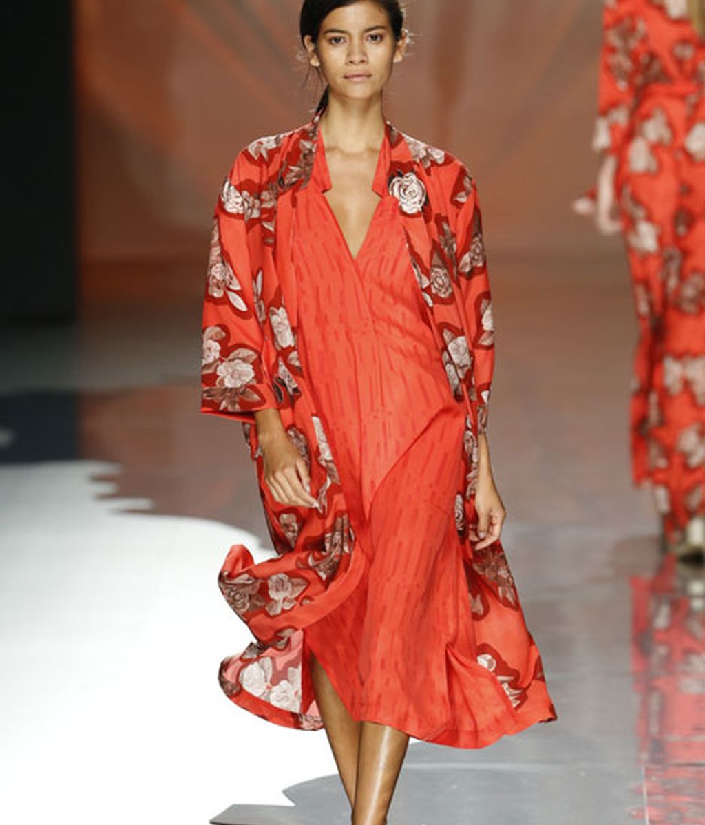 Siluetas fluidas y prints marineros