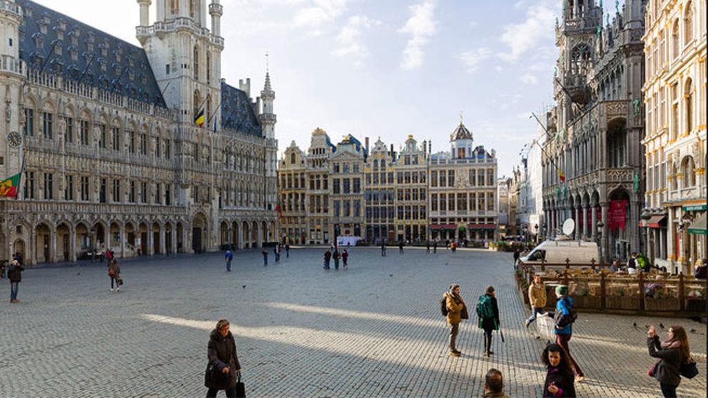 10-Bruselas: 33.01 horas de trabajo a la semana