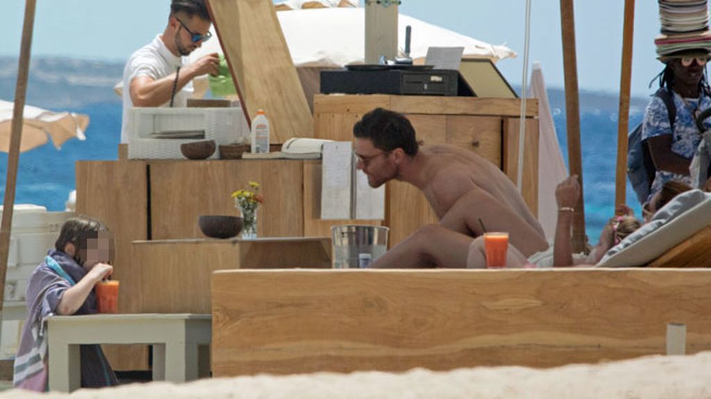 Baños en el mar, juegos con la arena, ‘tumboning’… así se lo han montado