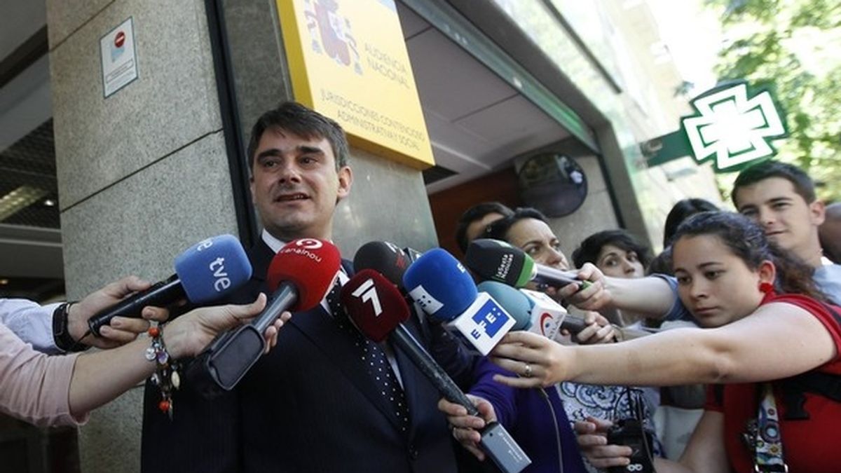 Los 'indignados' y un grupo de accionistas de Bankia se querella contra Rodrigo Rato