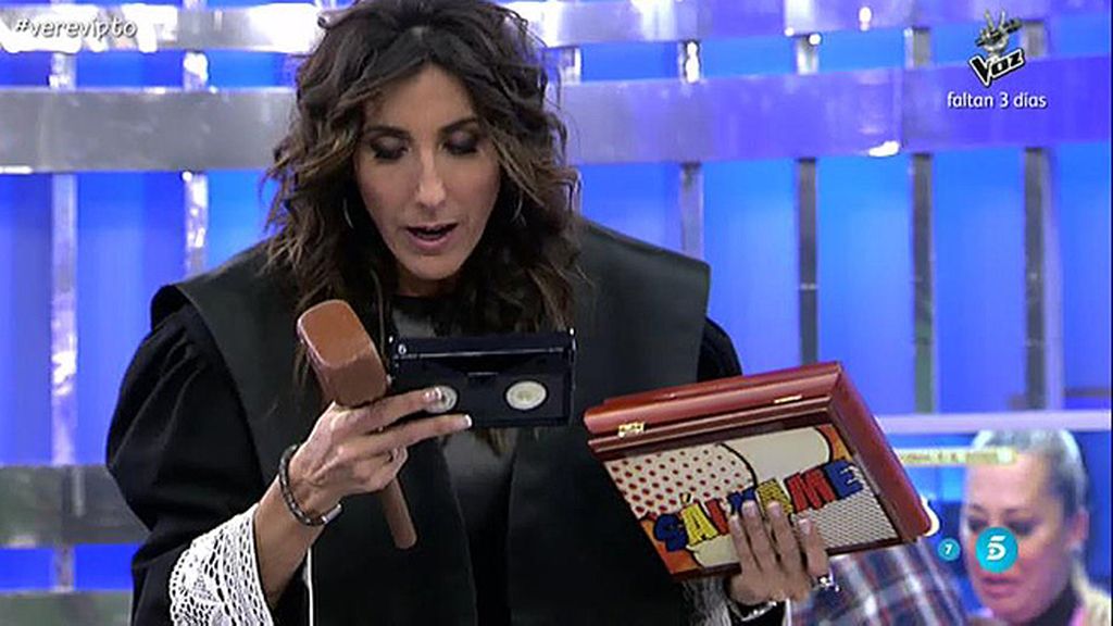 Lydia Lozano y Chelo Gª Cortés aprovechan para bailar un 'chuminero'