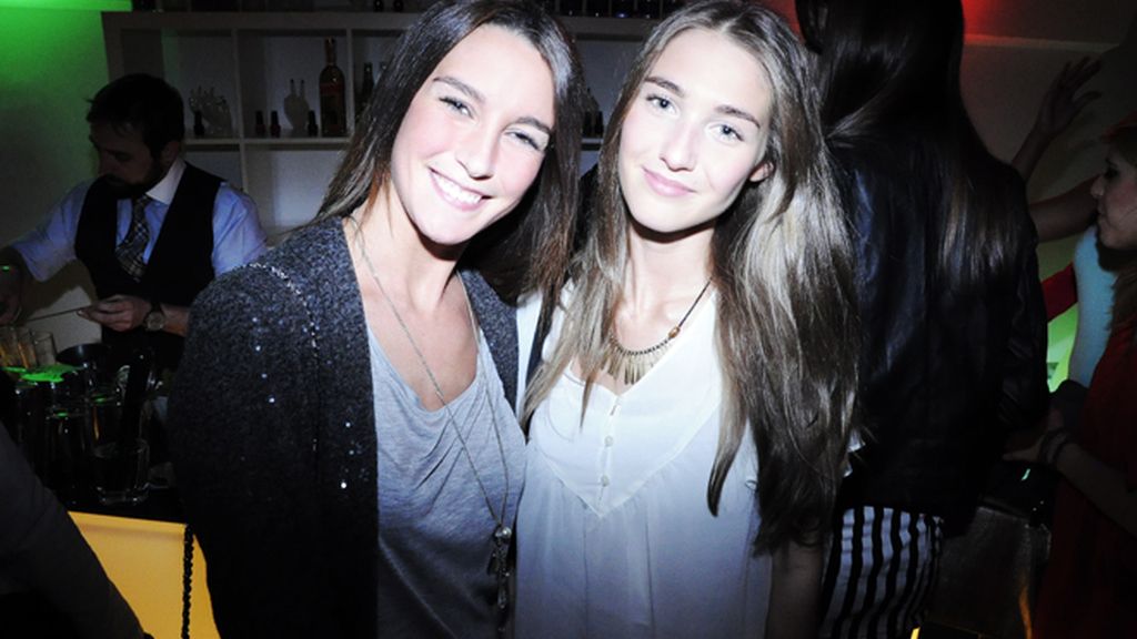 Malena Costa y Eva González, de uñas